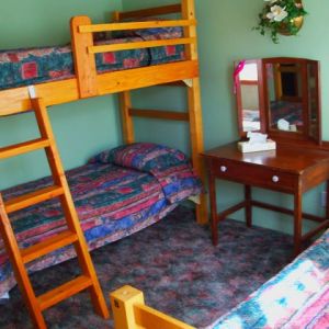 Triple-bunk-bedroom